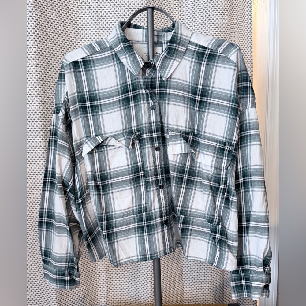 Abercrombie & Fitch Women’s Green and White Plaid Cropped Boxy Button Shirt sz L